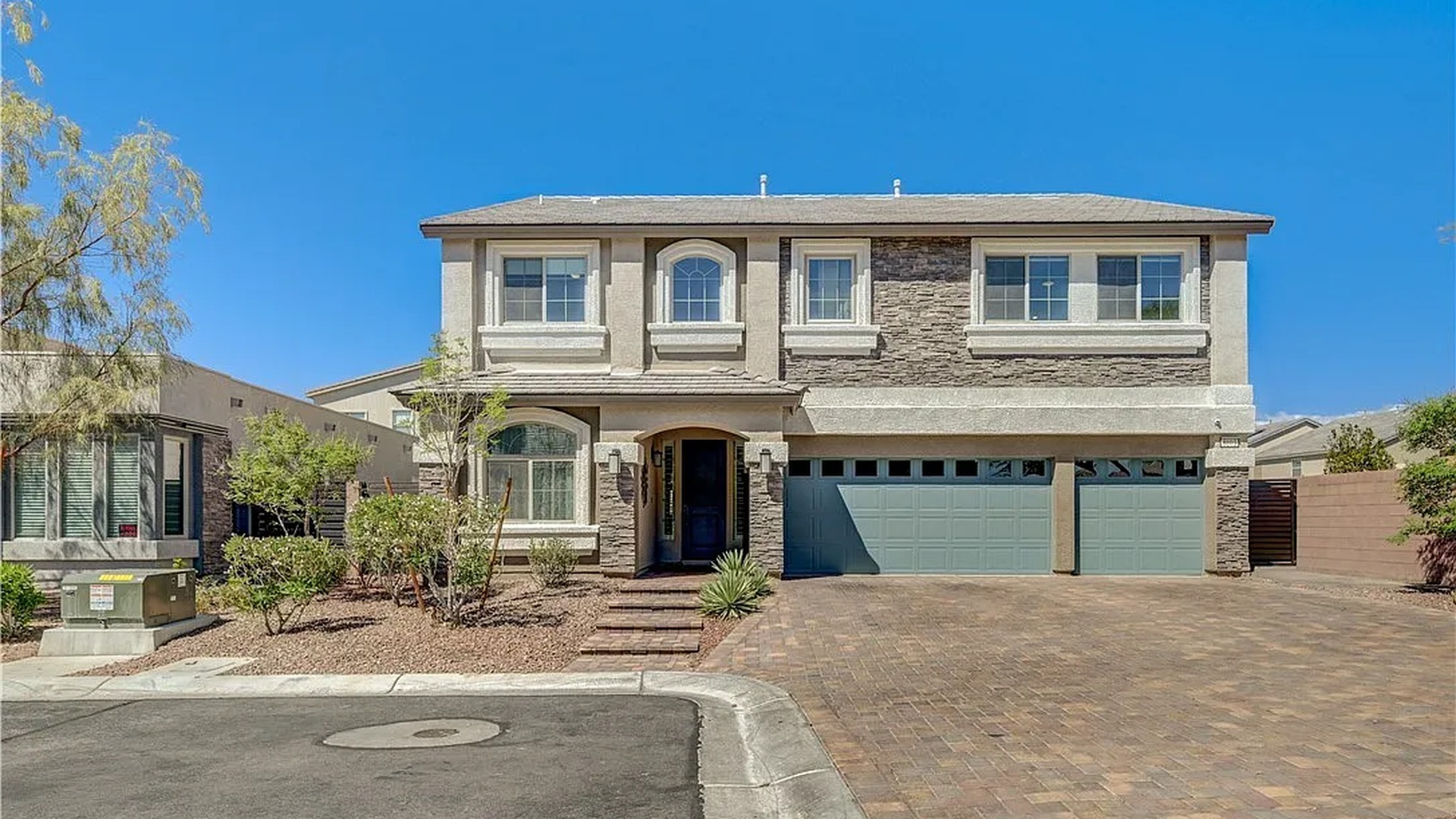 Modern luxury home for sale at 8603 Hallcrest Ct in Las Vegas 89139