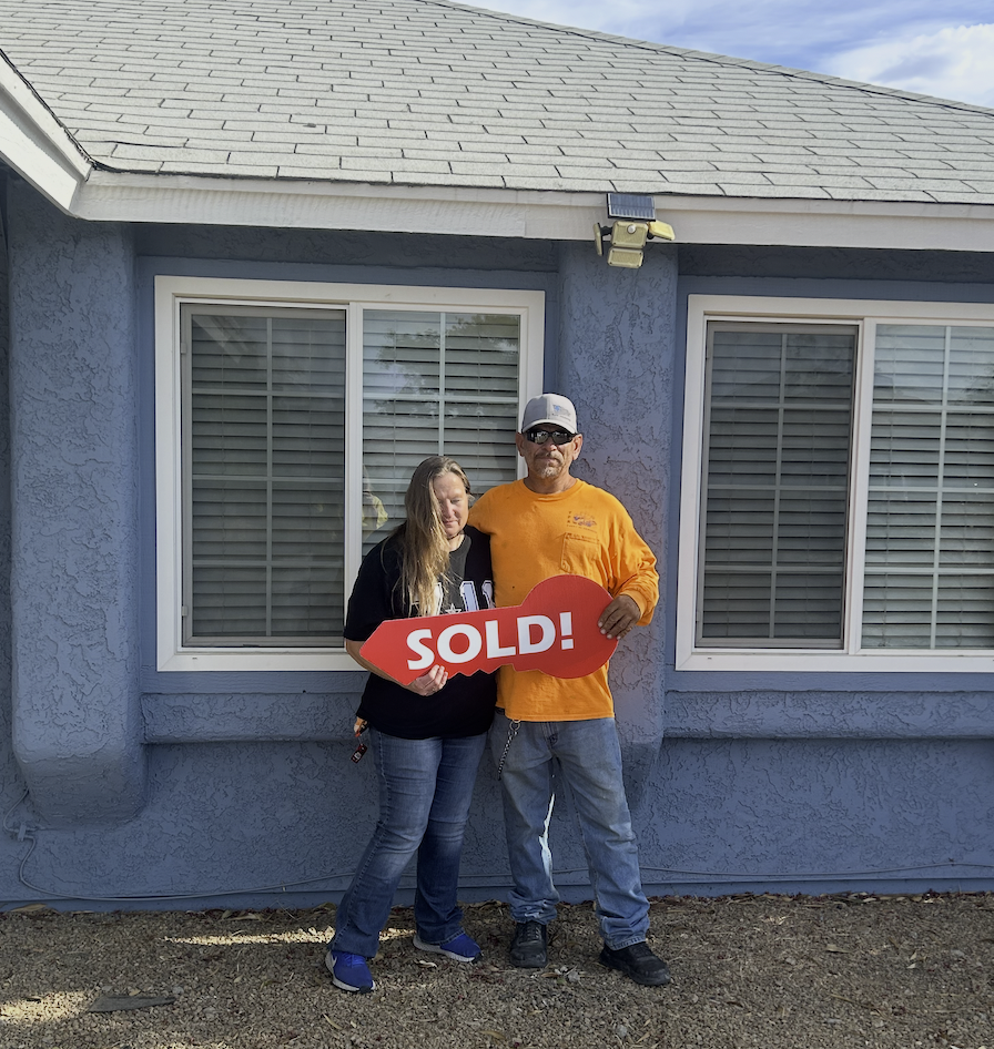 New homeowners with a sold key sign at 536 Close Ave, Henderson NV 89011