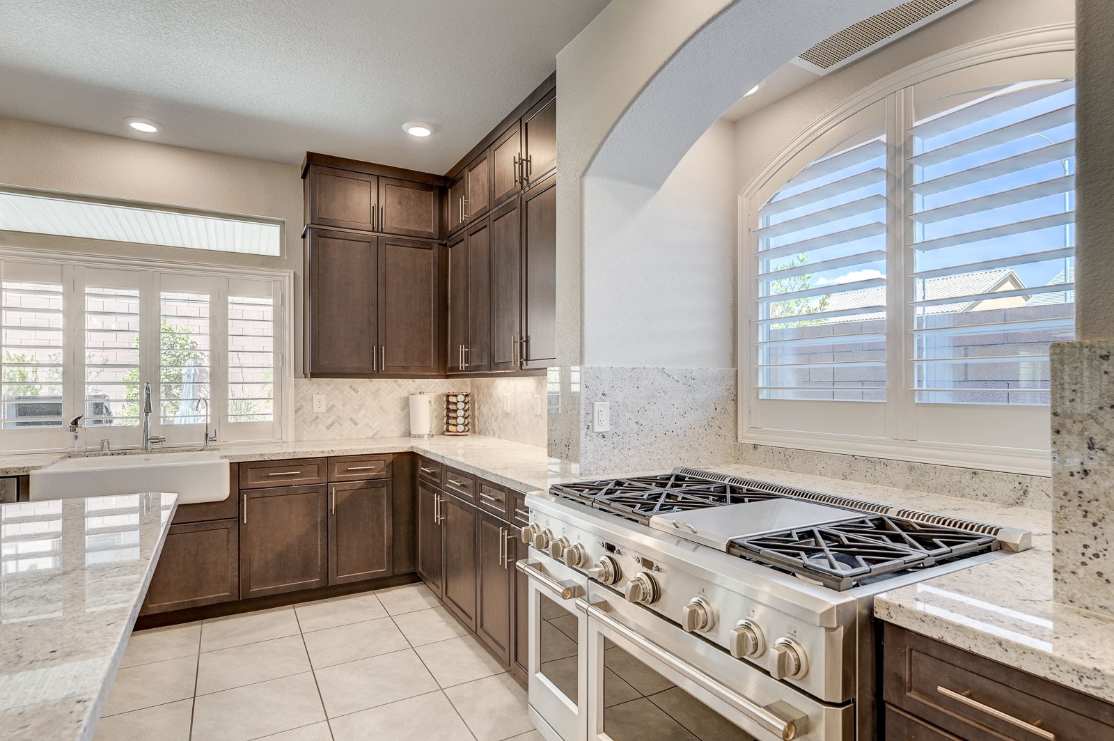 8603 Hallcrest Ct kitchen